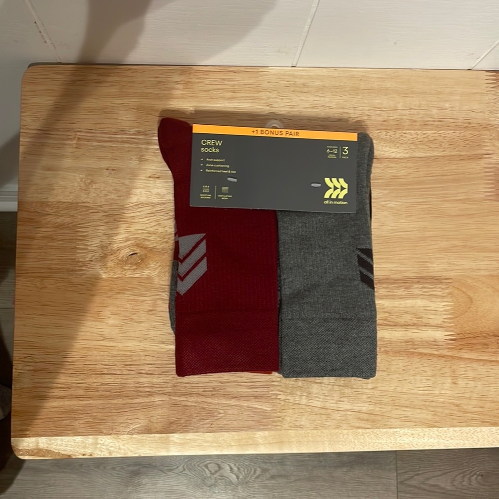 Brand New 4pk Men’s Crew Socks